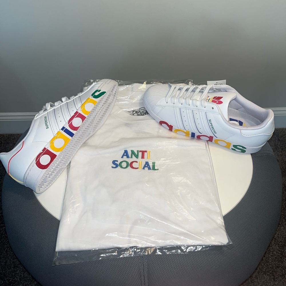 Adidas Superstar Size 8 w/ Sz Medium Shirt